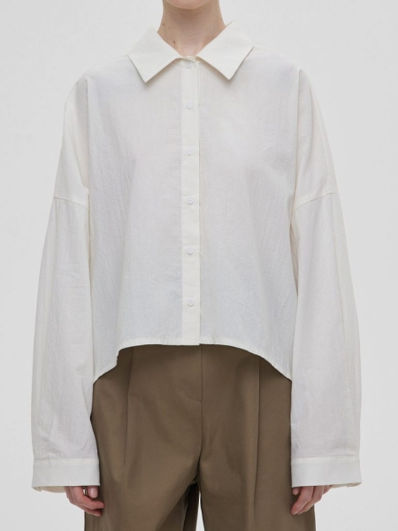 Как носить рубашку этим летом: 5 образов, которые стоит повторить