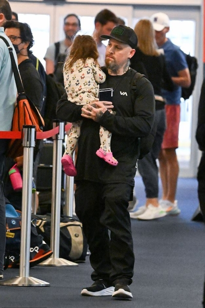 Кэмерон Диаз и Бенжи Мэдден с дочерью отправились в семейное путешествие