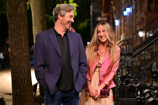 Кэрри Брэдшоу сошлась с Эйданом на новых кадрах сиквела «Секса в большом городе»