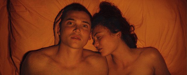 Как снимают постельные сцены в кино: забавные истории актеров, режиссеров, операторов про сцены секса на съемках