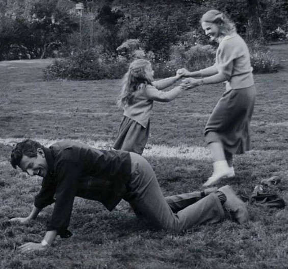 Дочь Ирины Шейк и Брэдли Купера дебютировала в кино