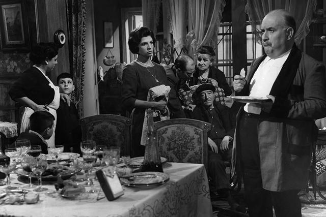 Какие новогодние фильмы смотрят в разных странах