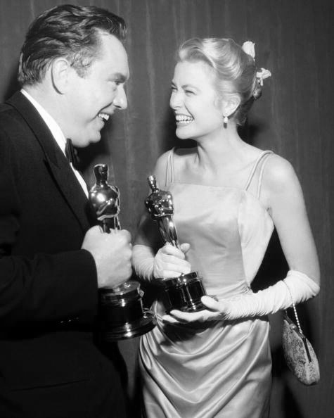 10 иконических образов за всю историю церемонии «Оскар»: от Одри Хепберн в Givenchy до Шэрон Стоун в рубашке Gap