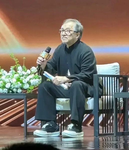 «Старый мастер кунг-фу»: поклонники Джеки Чана грустят из-за новых фото актера в преддверии его 70-летия