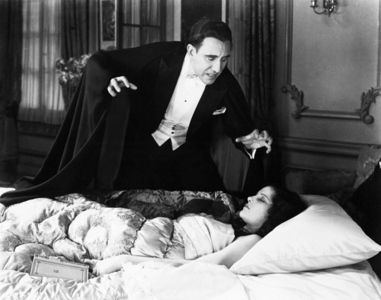 И давно тебе 17? Как менялся образ вампиров в кино